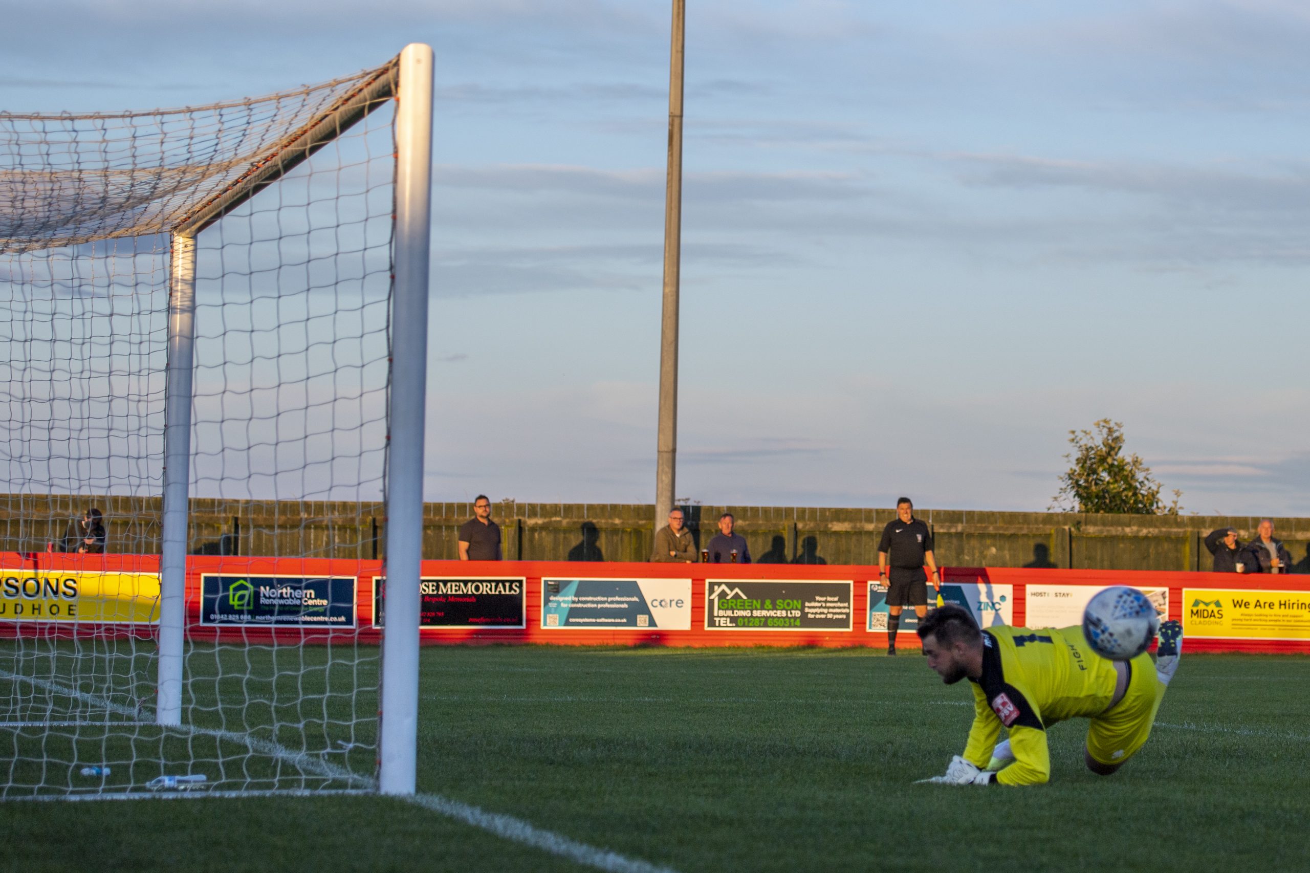 Redcar Athletic v Whitby Town-65